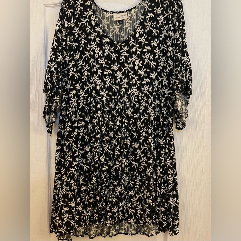 Dress, black and white print, v- neck, short sleeves, ruffle sleeves